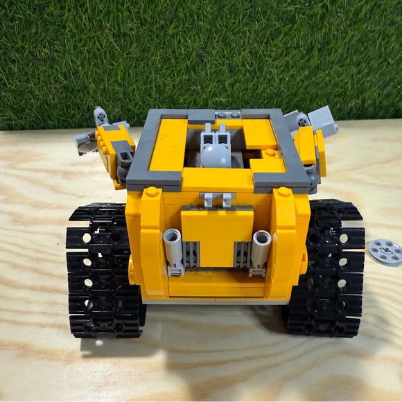 Incomplete Lego 21303 Set - Picture 3 of 7